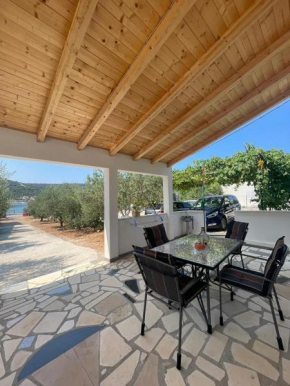 Beachfront Holiday House Melissa